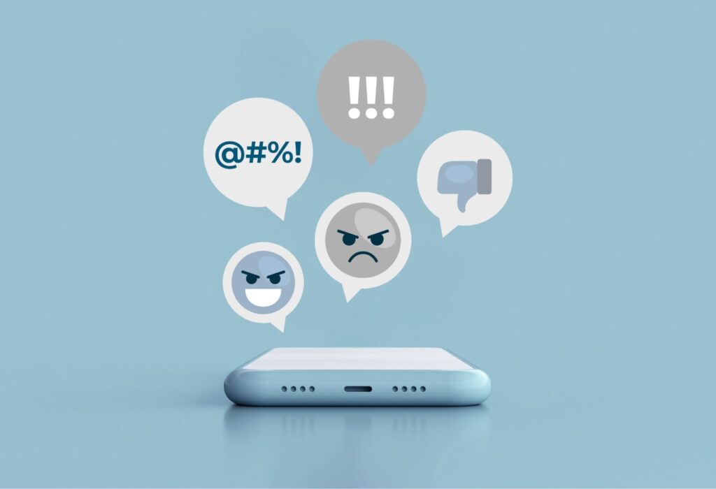 Plazo para reclamar indemnización por publicaciones ofensivas en redes sociales