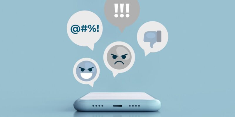 Plazo para reclamar indemnización por publicaciones ofensivas en redes sociales